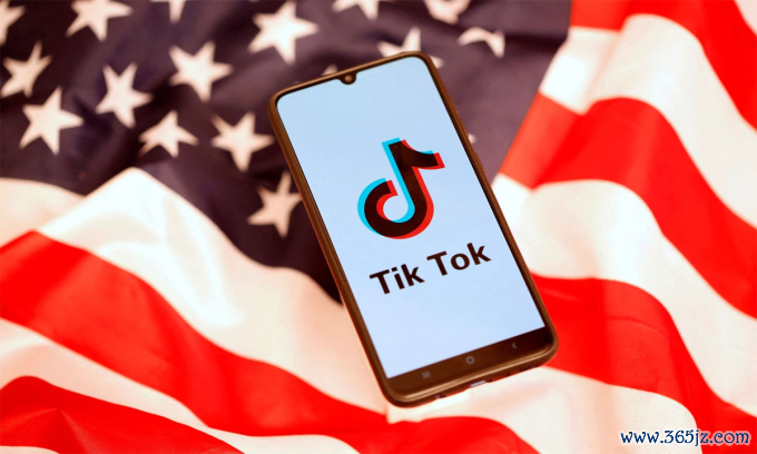 Smartphone hiển thị logo TikTok. Ảnh: Reuters